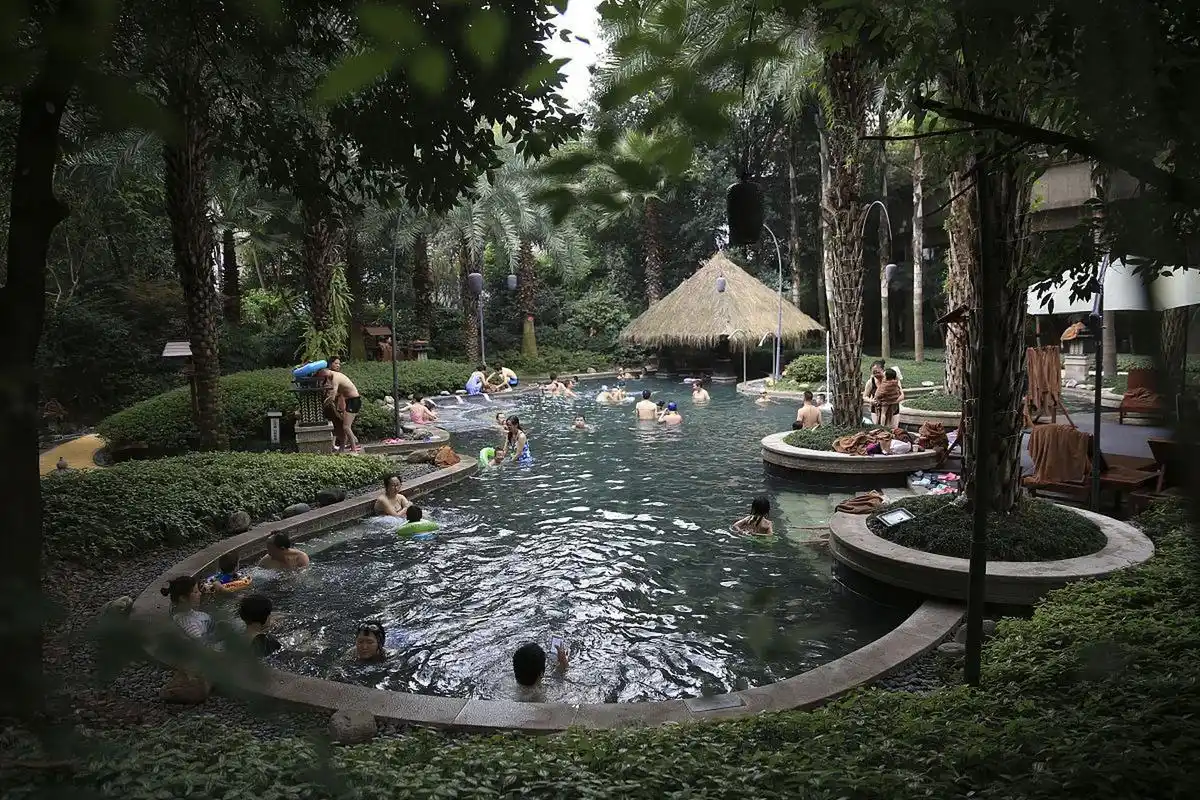 天冷哪里泡溫泉？重慶有沒有“假溫泉”？溫泉分布在哪些區(qū)域？-地大熱能